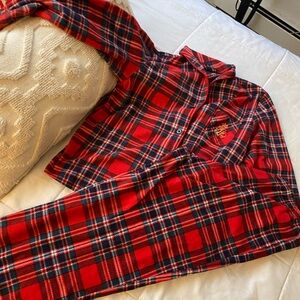 Size Large cozy fleece!  Classic red!